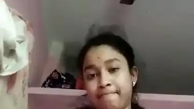 Cute Desi Girl Showing her Boobs and Pussy Full Clip